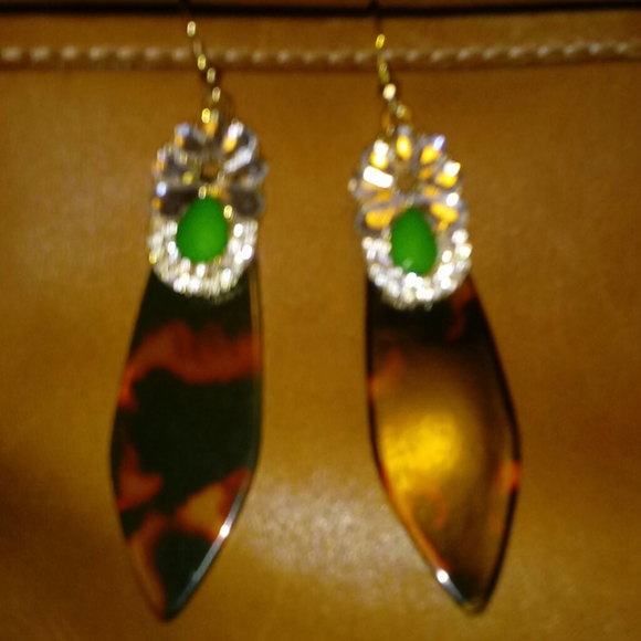 Jewelry - Deco/faux tortoise earrings.